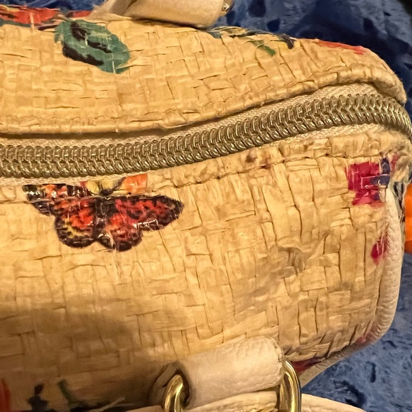 Betsy Johnson gently loved detachable strap Crossbody mini purse - Picture 14 of 16